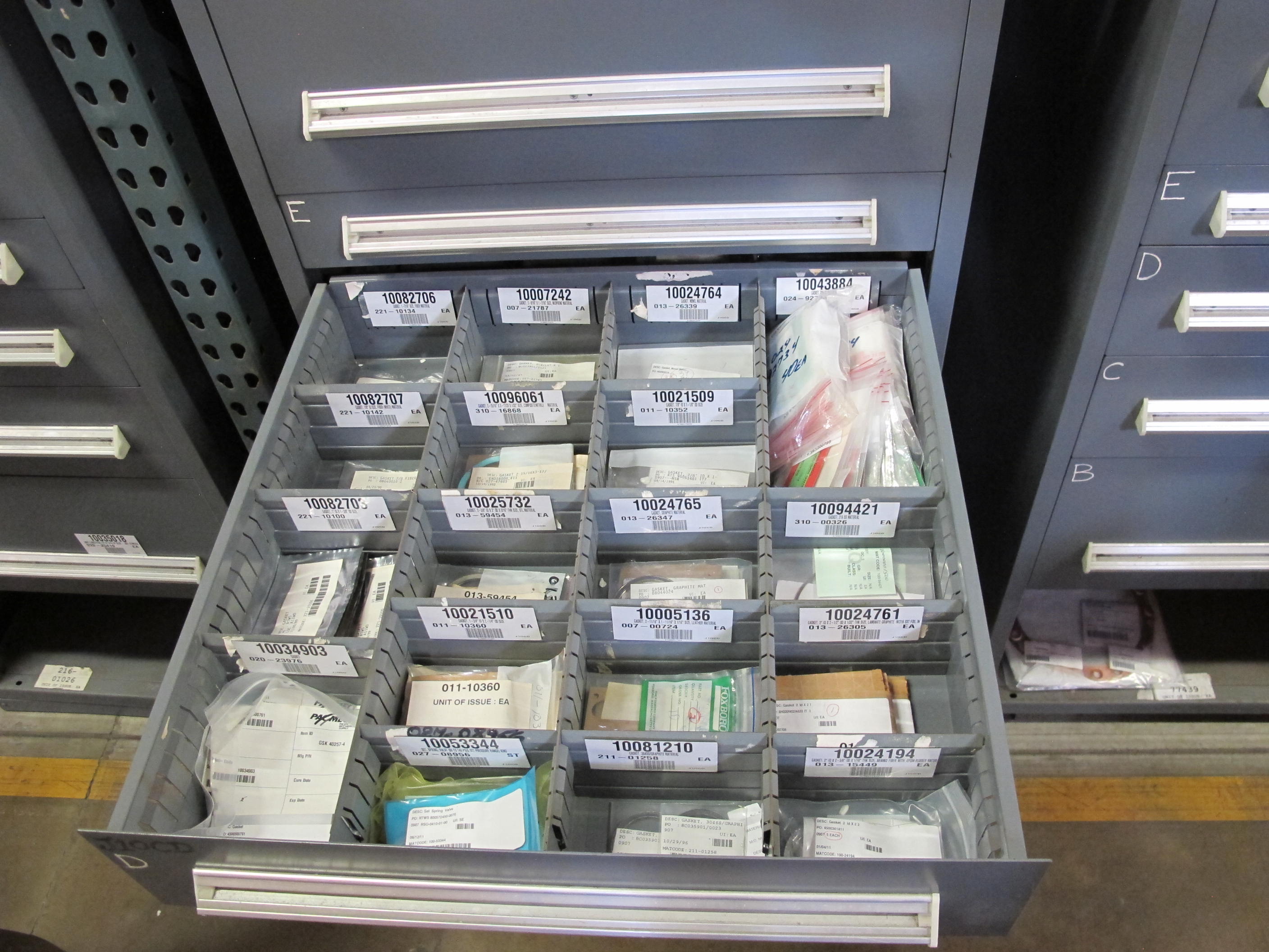 STANLEY VIDMAR HEAVY DUTY 5-DRAWER PARTS CABINET W/ CONTENTS (W-50) LOADING & HANDLING FEE $25-